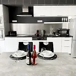 Unique And Spacious Apartment In Downtown