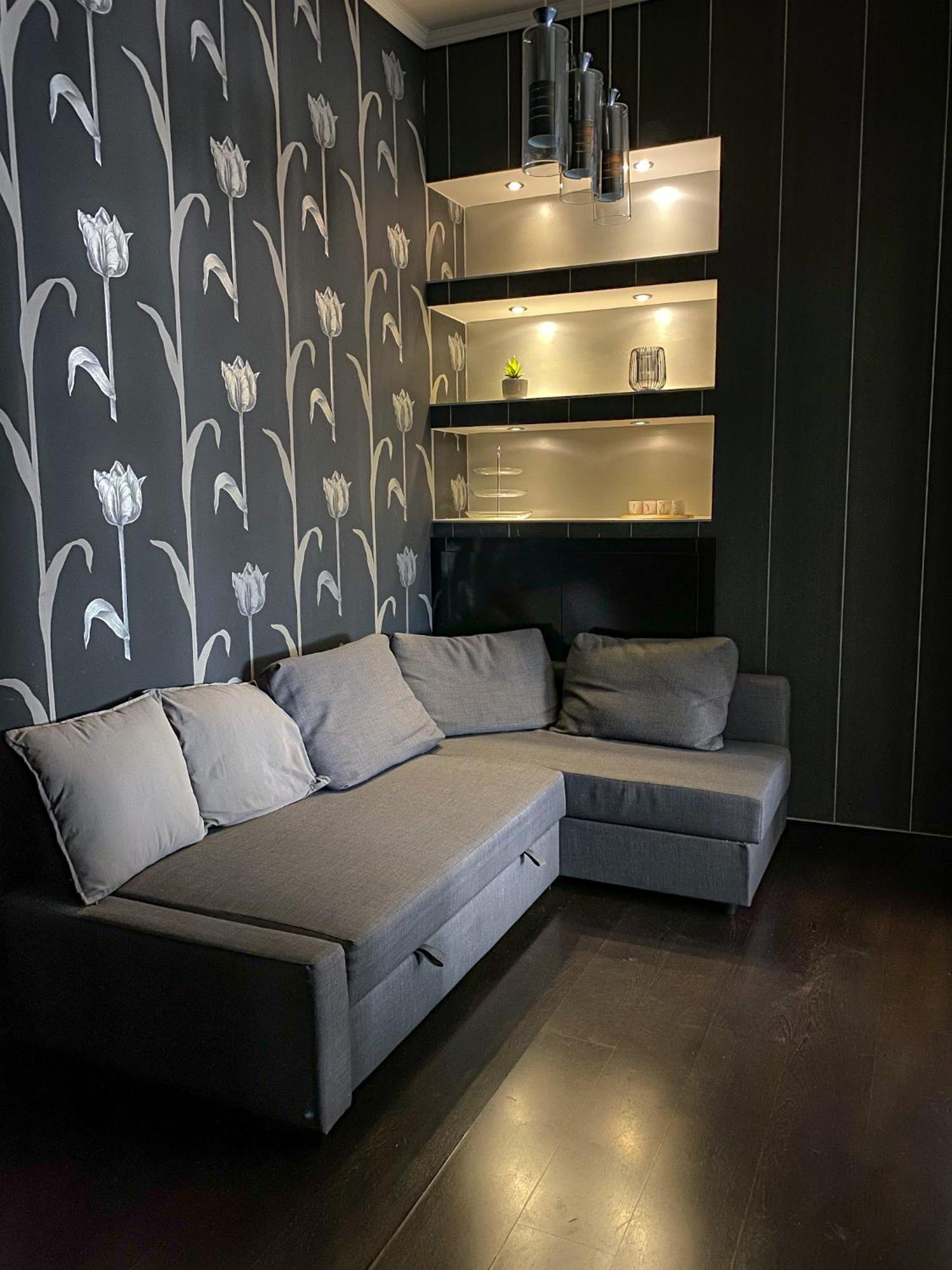 Unique And Spacious In Downtown Apartment *