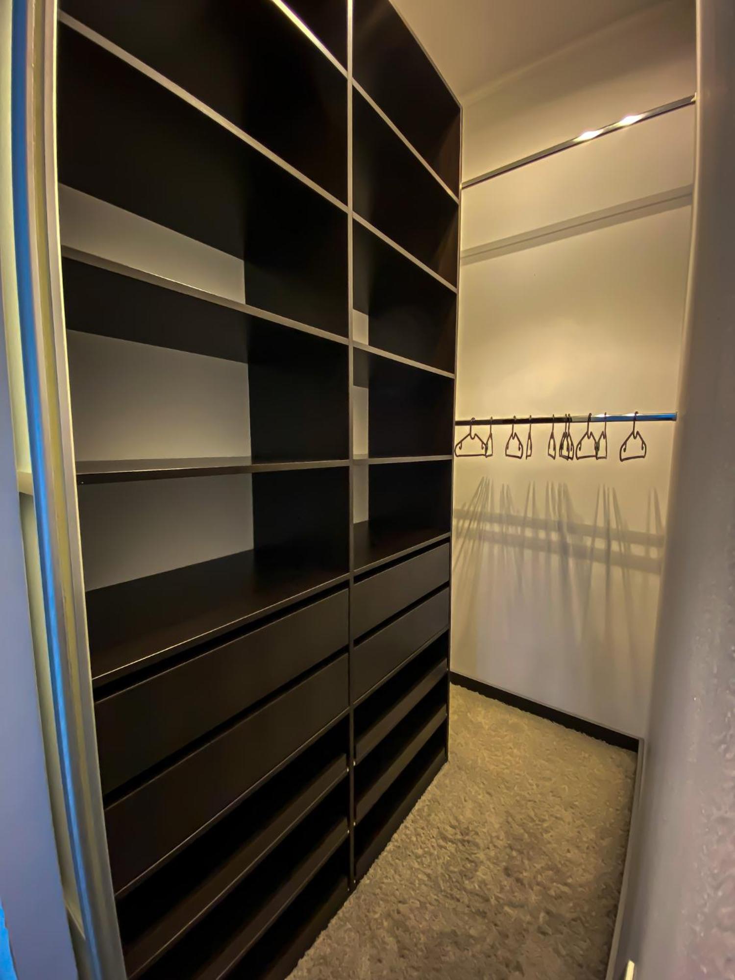 Unique And Spacious In Downtown Apartment *