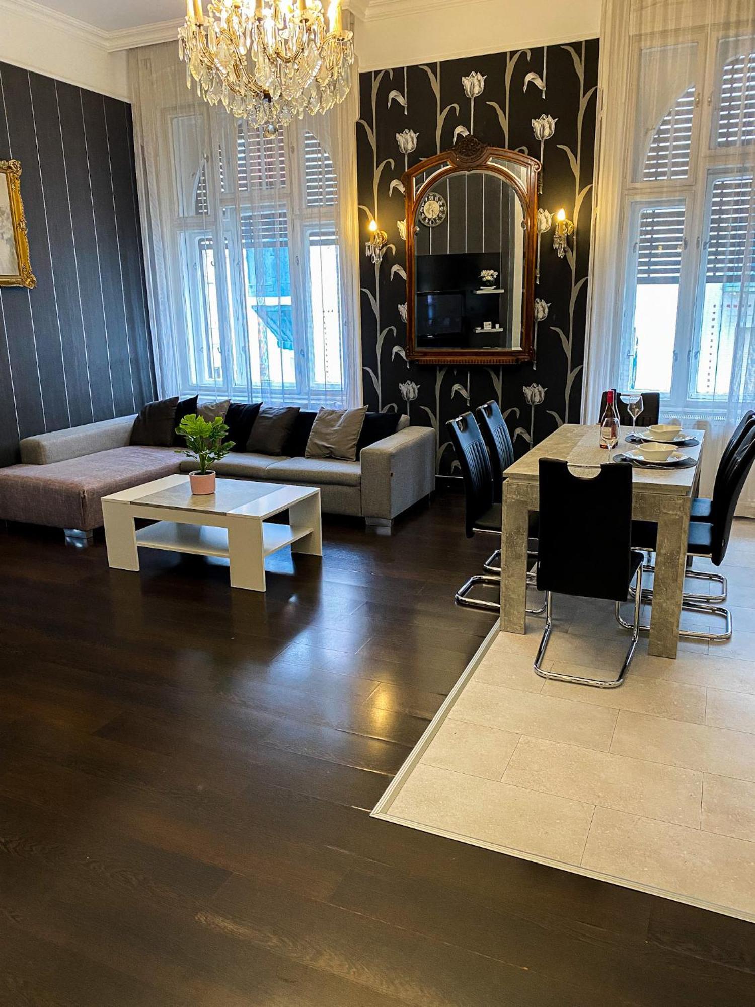 Unique And Spacious In Downtown Apartman